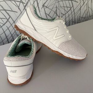 New Balance Fresh Foam Women’s Spikeless Golf Shoes White & Gum Mesh Size 8.5